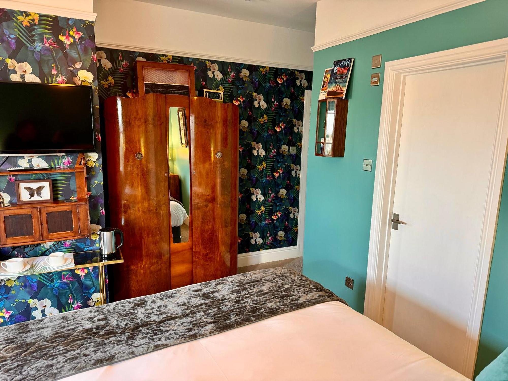 לינה וארוחת בוקר סלקומב Brightham House - Exclusively For Adults מראה חיצוני תמונה