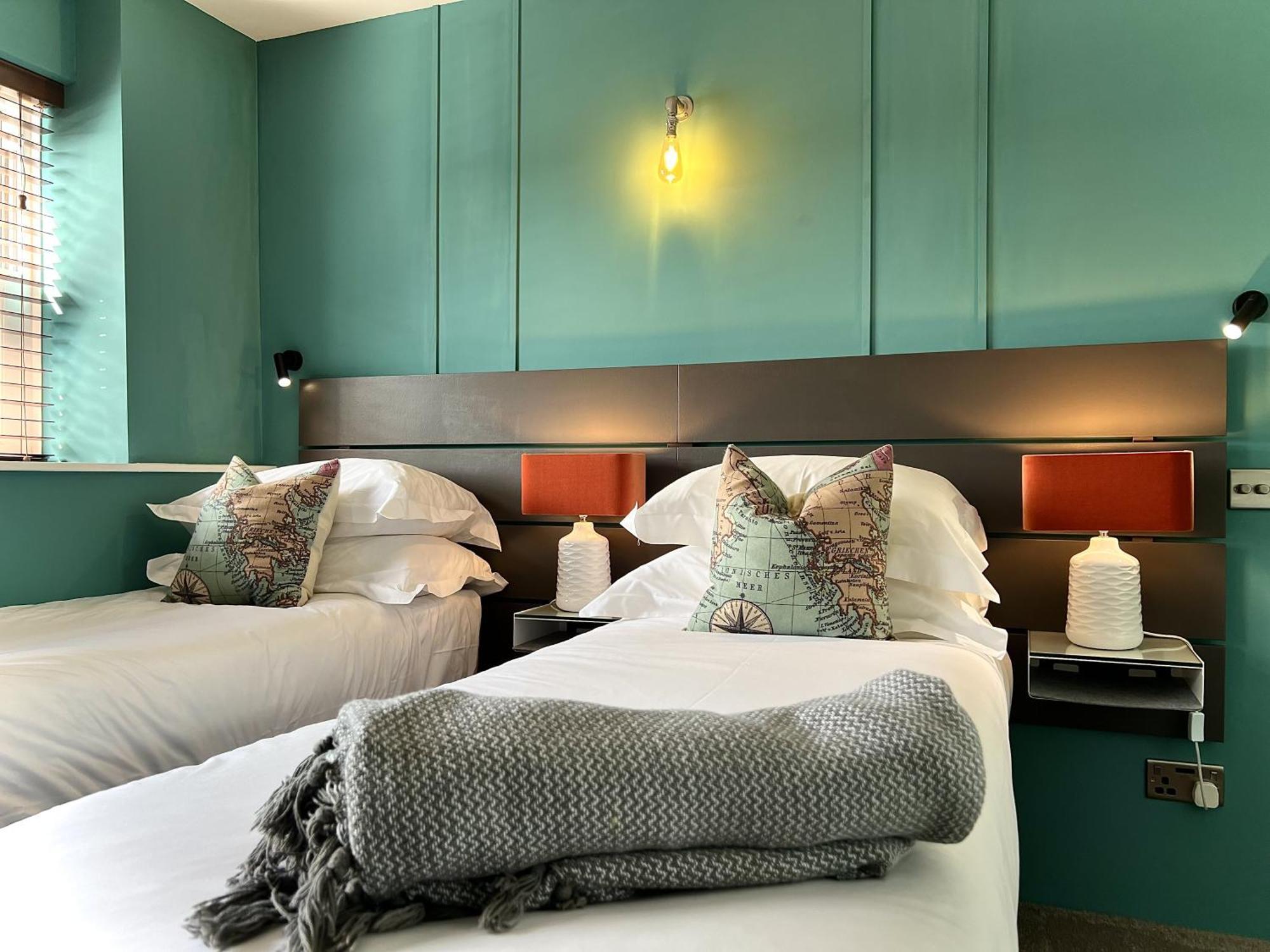 לינה וארוחת בוקר סלקומב Brightham House - Exclusively For Adults חדר תמונה